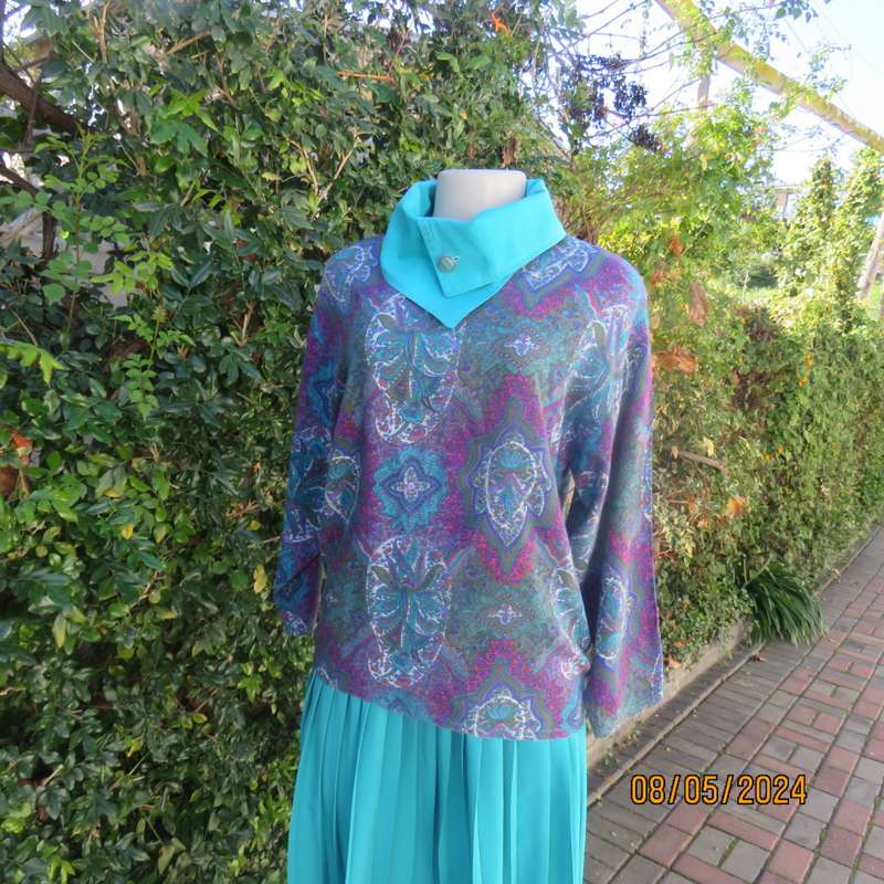 Unique vintage slip over paisley pattern long sleeve top/cross over turquoise collar. Size 35  CHESS