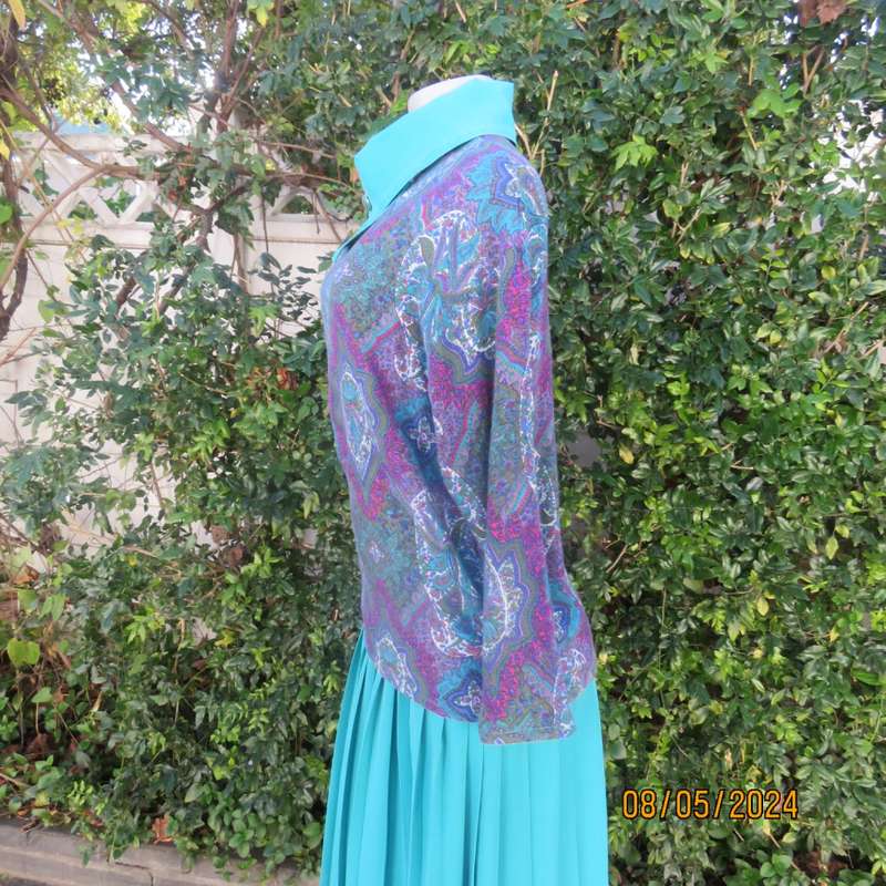 Unique vintage slip over paisley pattern long sleeve top/cross over turquoise collar. Size 35  CHESS