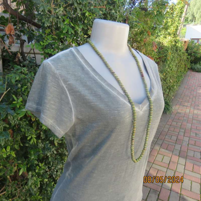 Distressed look olive green/cream V neck T Shirt with capped sleeves. By RE DENIM size 32/34.As new.