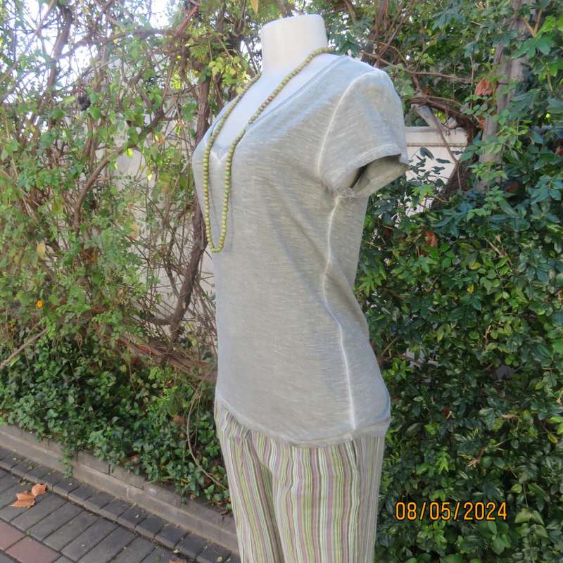 Distressed look olive green/cream V neck T Shirt with capped sleeves. By RE DENIM size 32/34.As new.