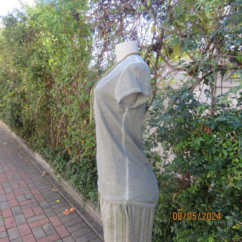 Distressed look olive green/cream V neck T Shirt with capped sleeves. By RE DENIM size 32/34.As new.