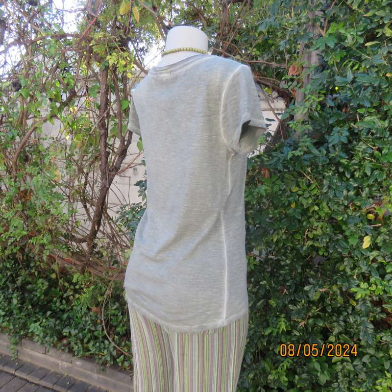Distressed look olive green/cream V neck T Shirt with capped sleeves. By RE DENIM size 32/34.As new.