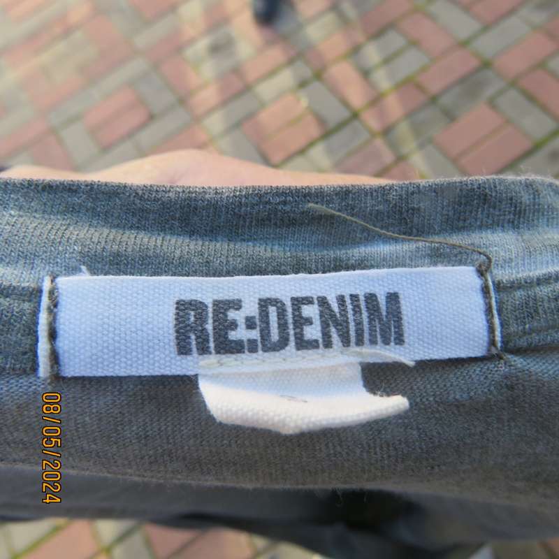 Distressed look olive green/cream V neck T Shirt with capped sleeves. By RE DENIM size 32/34.As new.