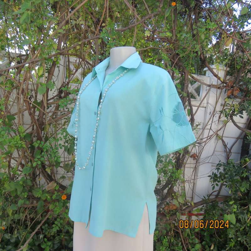 Mint green corded cotton short sleeve button down top by JADORE size 36. Opaque emb. sleeve flowers