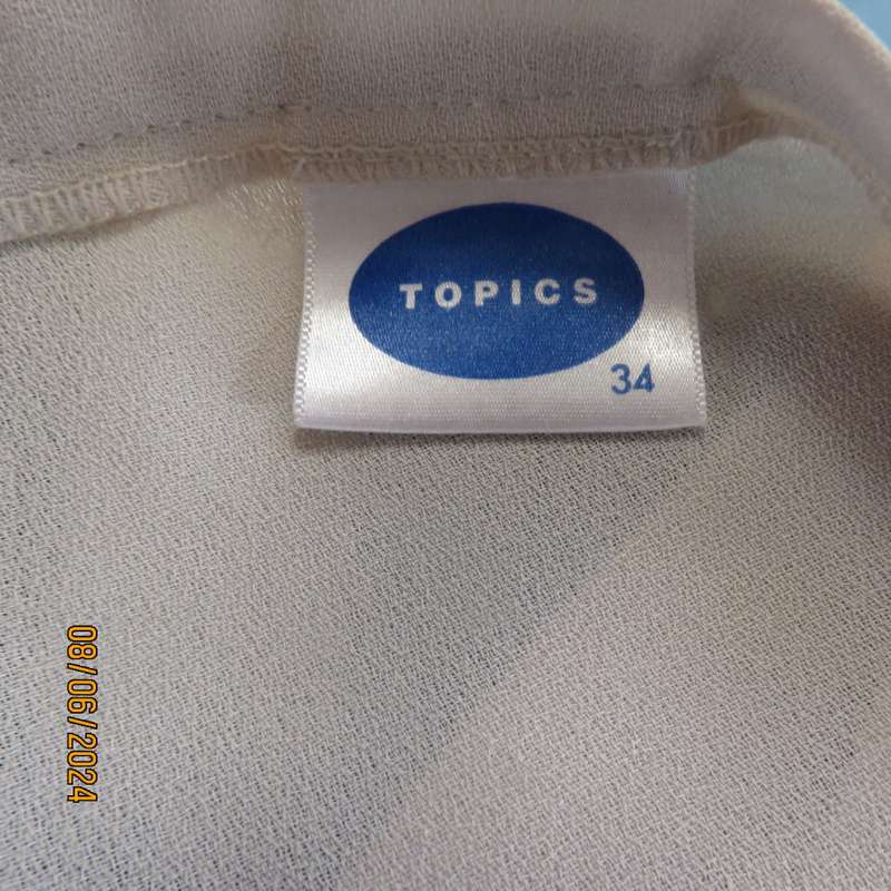 Fold over rich cream ankle length crepe polyester skirt by TOPICS size 34. Adjust to 36.