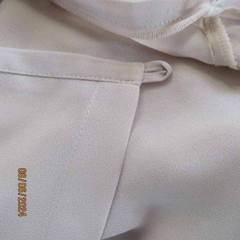 Fold over rich cream ankle length crepe polyester skirt by TOPICS size 34. Adjust to 36.