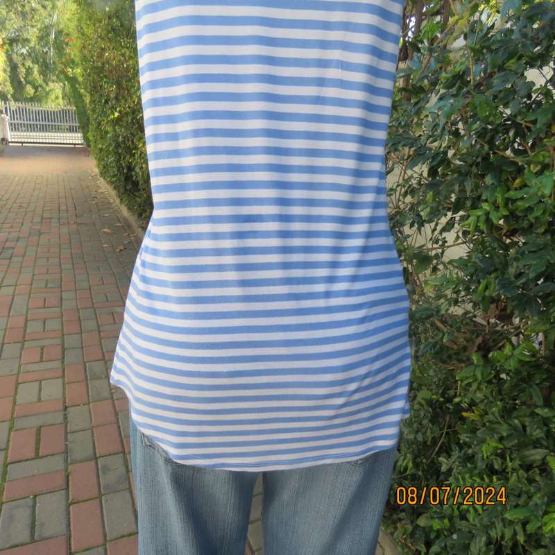 Cool sleeveless horizontal striped blue/white longer length poly/viscose top. Size 36. Good cond.