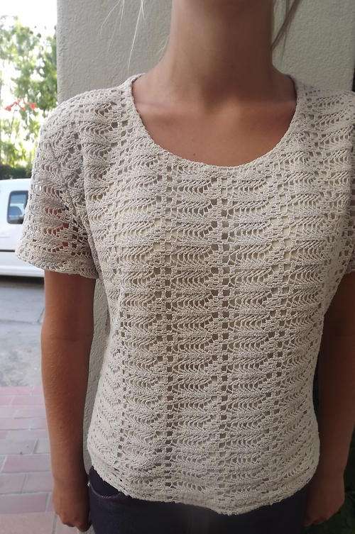 Cotton lace top with stretch lining in front - as new - no 38