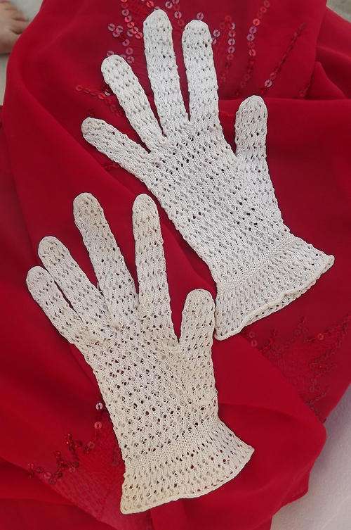 Pair of  dainty vintage Cream Cotton Knitted Gloves - small size. One of a kind in excellent cond.