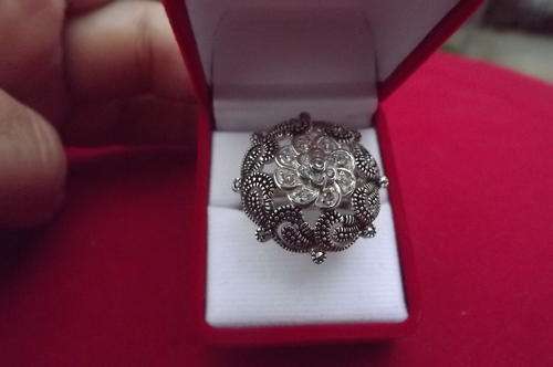 Stunning Silver 925 Silver Ring with Marcasite Flower Decoration