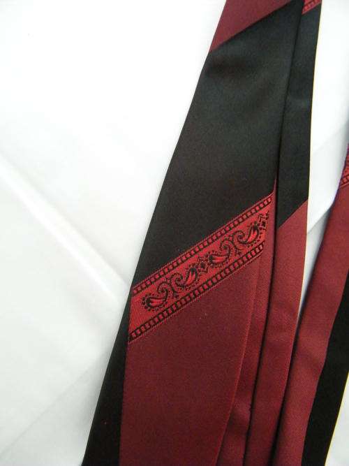 Slim Maroon Tie by Regent Commodore in Trevira