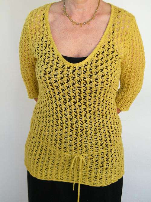 Green Knitted 3 quarter sleeved Top in Medium