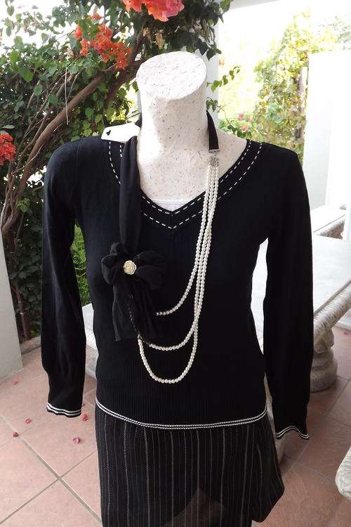 Stunning Black V-Neck Jersey/Top in size 32