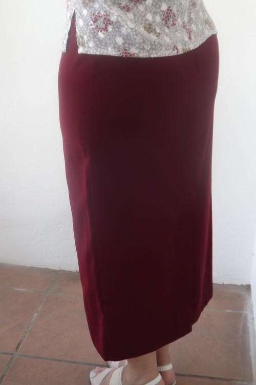 Vintage Burgandy Pencil Skirt with Slit in Size 12 - 36.