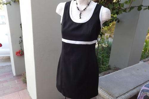 Black and White 80's sleeveless dress in 14/38 - as new