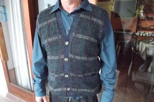 Sleeveless cardigan by Ascendo in a Medium - as new