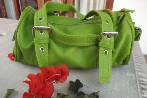 Green Paccinini Hand Bag made in Italy - nice, clean item but not very good quality - all zips work