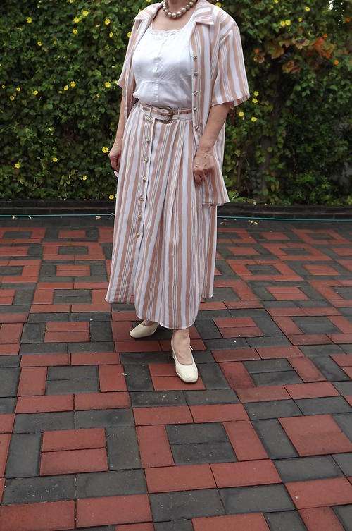 Delswa 2 Piece Suit in size 16/40 - Button down skirt in white & beige stripes, loose shirt style