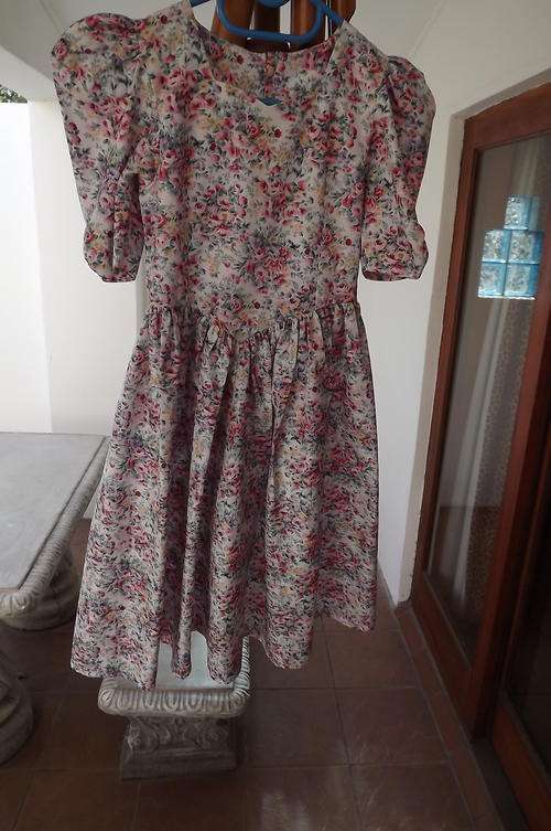 Stunning Tafetta Floral Dress for 10-12 year old with puffed sleeves and 3 roses at the back