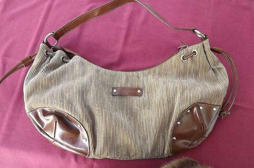 TB2 Handy Light Weight Bag for those who do not like to carry a heavy handbag - never used - 17x38cm