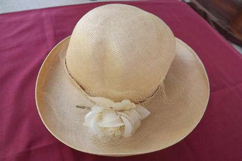 Vintage Beige Hat with Medium Brim - light weight - still in very good condition
