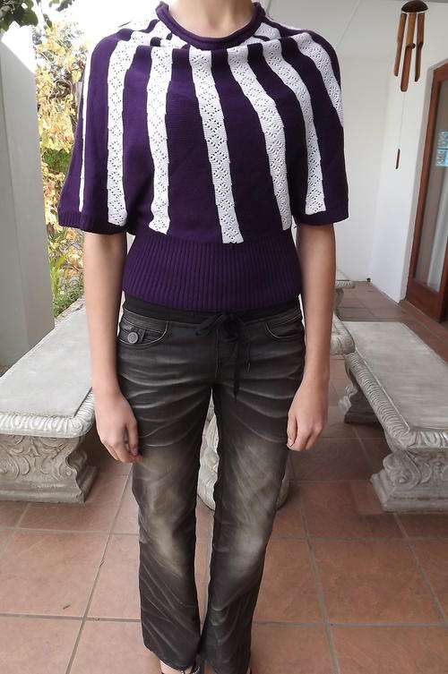 Purple & White Knitted Top with Boat Neck & Extended Short Sleeves to fit size 10/34-good condition