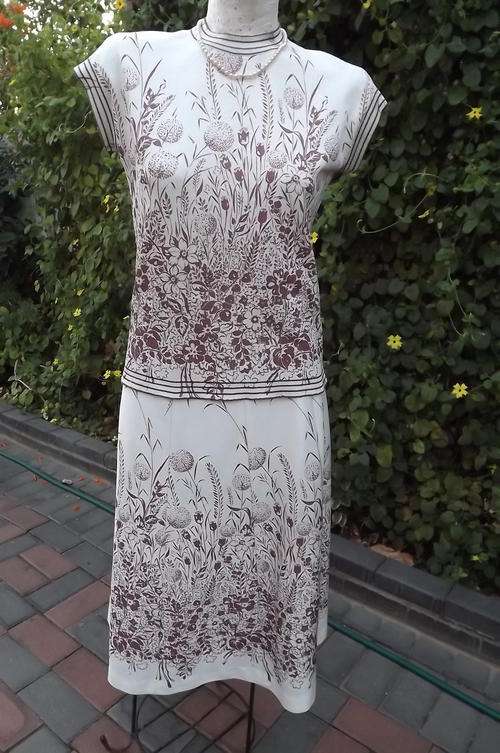 Vintage 1960's "Marc Olivier Couture" Suit in size 10/34 - Lined A-Line Skirt, Top in knitted fabric
