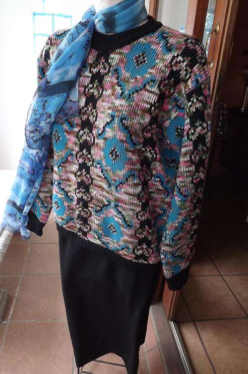 Colourful Loose Hanging Thick Jersey with Crew Neck in size Medium -used but still in good condition