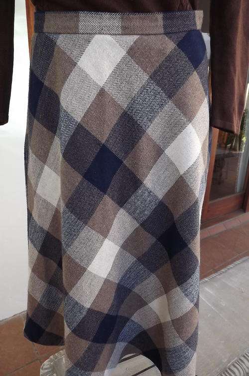 Vintage Polyester/Wool Checkered Skirt from the 1980's in size 12/36 by Shelley's -in very good cond
