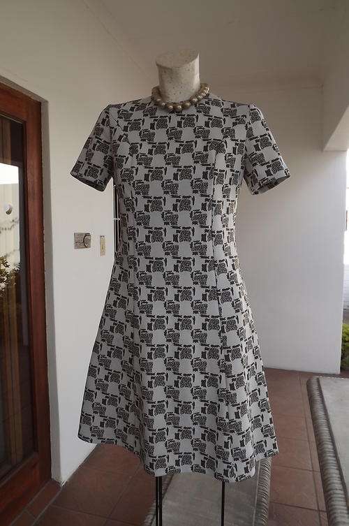 Vintage Crimplene Beige with Brown Pattern Dress in size 10/34 - very good condition