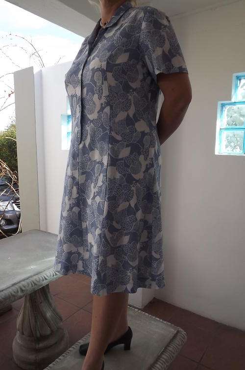 Vintage blue and white shirt style loose dress in size 44/20 from the 1970's