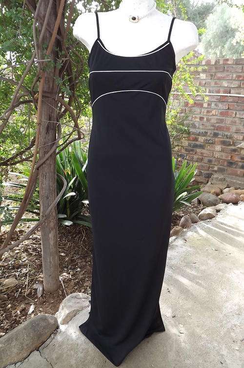 Sleek Black Evening Dress with White Trimming & sexy back - size 8/32 - as new