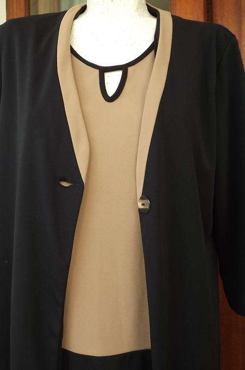 Ladies 2 Piece Set in Black & Tan in size 38/14 by Milady's - as new