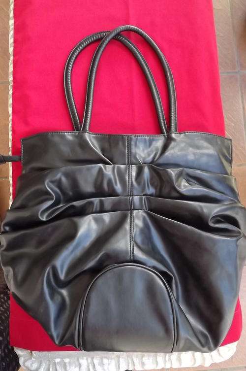 Large "Annie Design" Black Handbag - lots of packing space - in good condition - 36x43cm