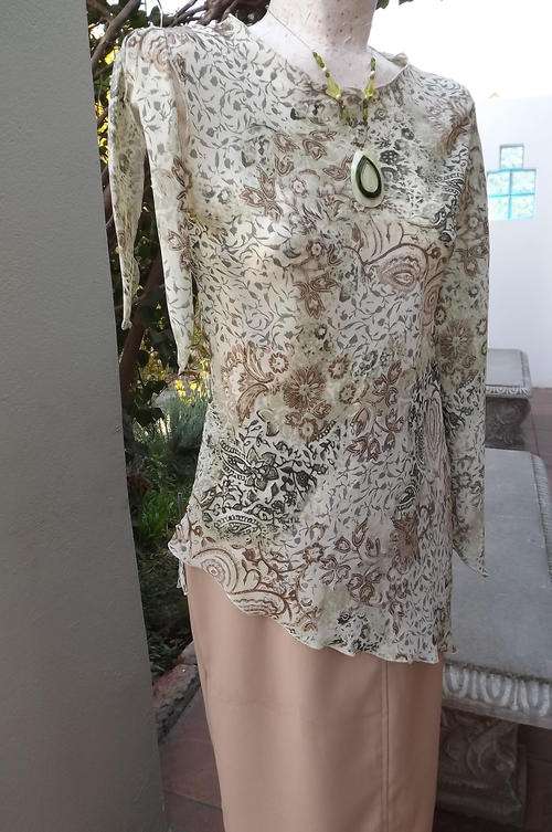 Fashionable High-Low Top with 1 Long Sleeve in size 8/32 - As new with drawstring at the one side