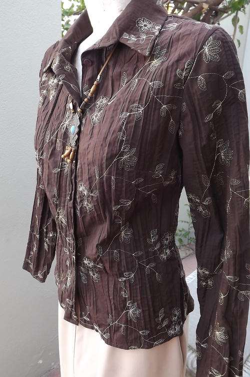 Brown Ladies 100% Cotton Shirt with Gold Thread Embroidery in size 10/34 - as new