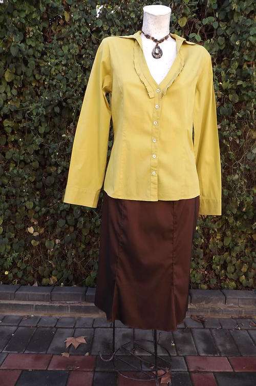 Amber Yellow Blouse with Low V Neck in size 16/40 - pleated neck decoration - good condition