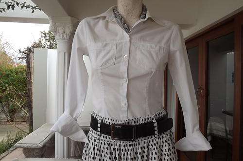 White Long Sleeve Styled Shirt in 100% Cotton with some spandex for stretch on size 8/32 - good cond