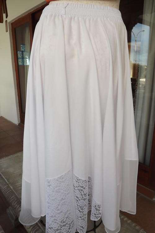 White Flair Skirt in Soft Polycotton with Playful Lace and Chiffon Hemline in size 10/34 by Foschini