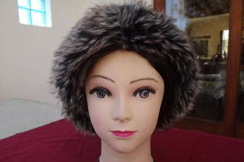 Black Cosy Winter's Hat with Faux Fur Rim - good condition - one size fits all