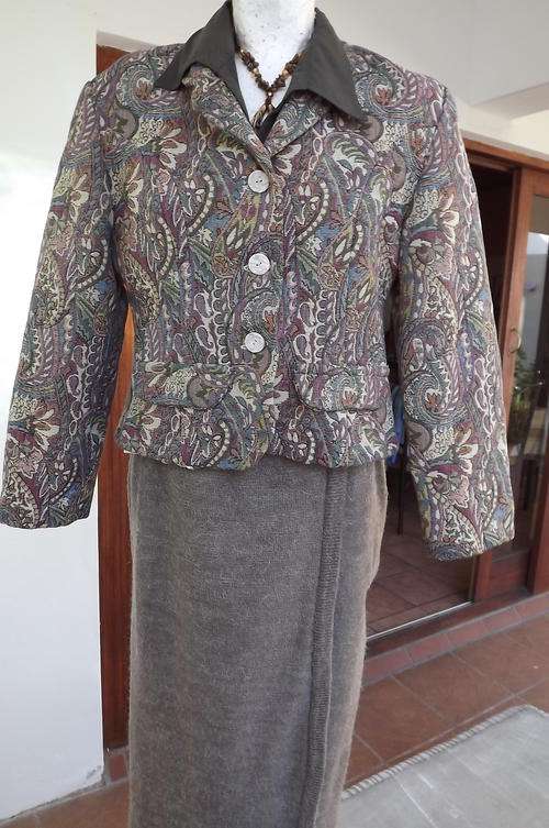 Cropped Styled Tapestry Jacket in size 10/34 - purple/pink and green colours - unique-very good cond