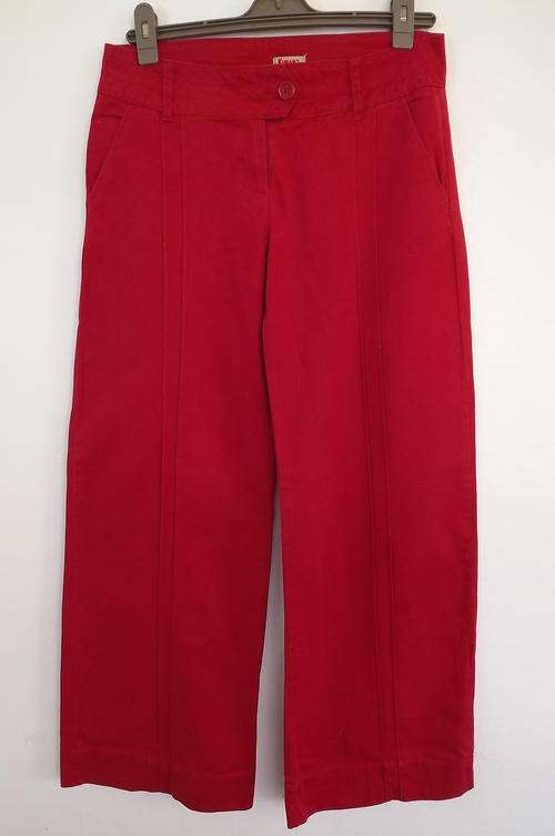 Bright Red Kumaro Pants with Wide Legs in size 10/34 - 2 pockets at back - 100% Cotton - no stretch