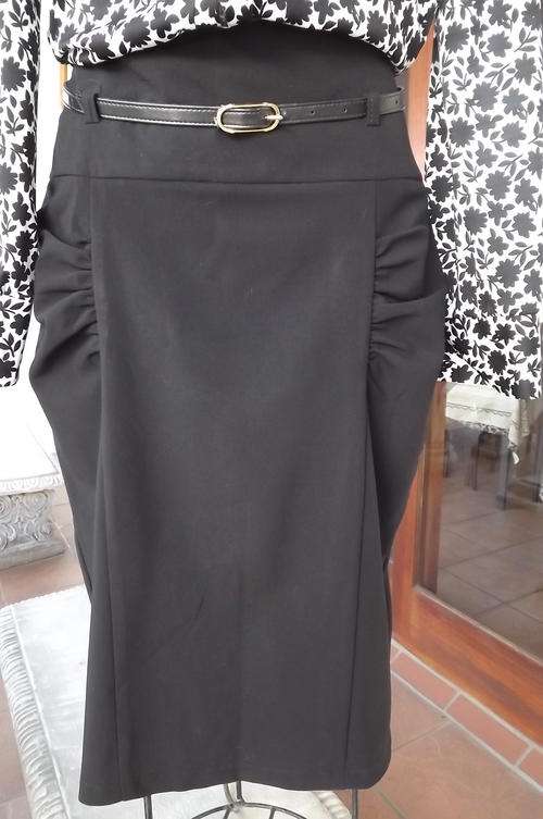 Black High Waist Skirt with Narrow Belt - gathering at sides in size 16/40 - hips 114cm-middle 84cm