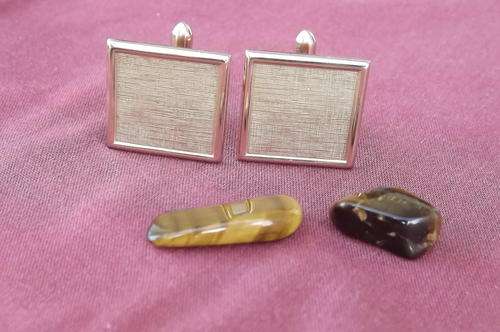 Pair of Gold Swank Cufflinks plus 2 Tiger Eye Stones