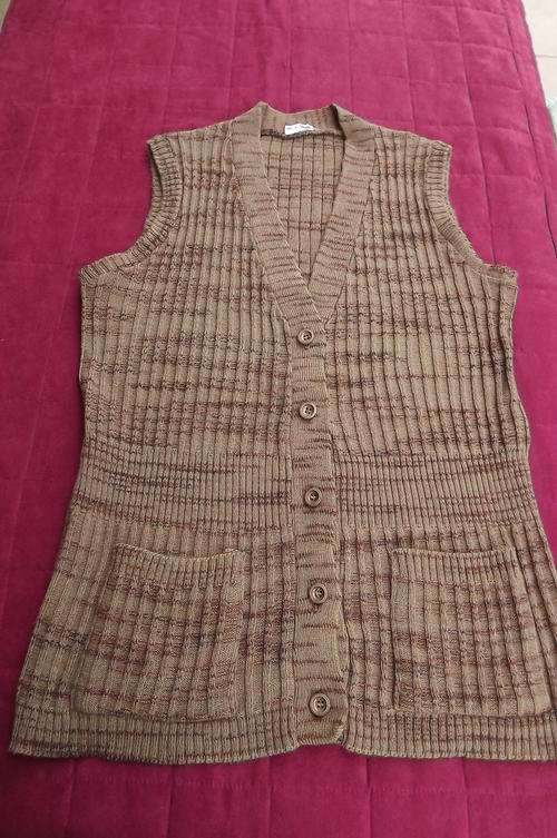 Ladies Danco Knitwear Sleeveless Pullover in Browns with 2 pockets in size 16/40 - good condition