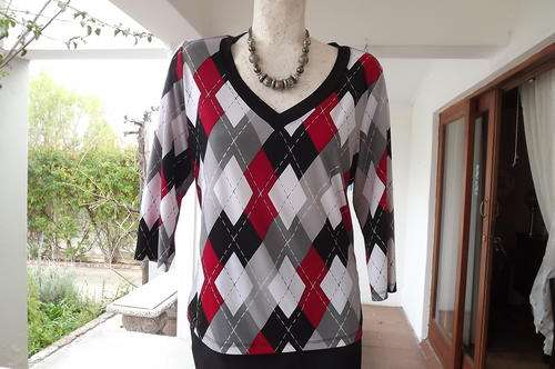 Black Red and White Geometric Patterned Ladies 3 Quarter Sleeve Top in V Neck Polyester - size 14/38