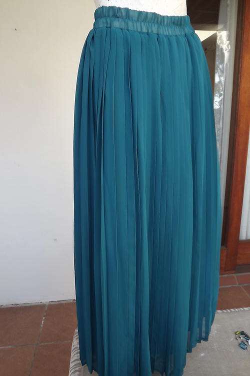 Maxi Jade Colour Chiffon Permanent Pleated Lined Skirt in size 10/34 - elasticated middle -good cond