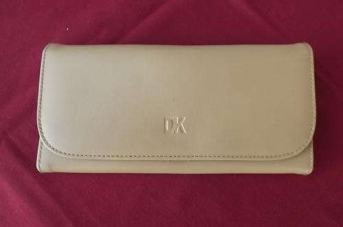 Beige DK Purse in very good condition - lots of packing space - 10x21cm