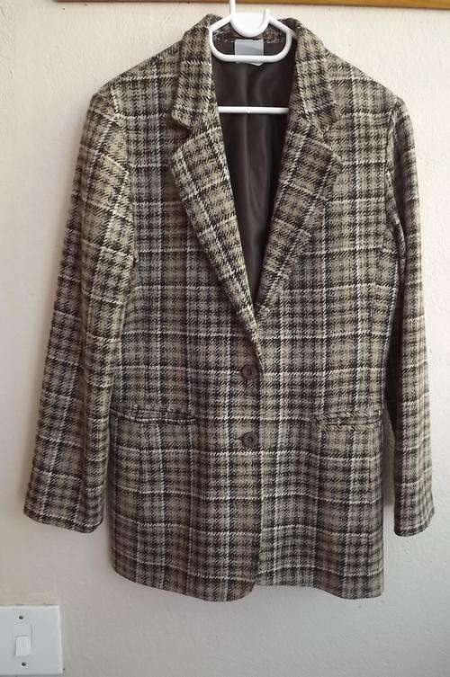 Vintage Ladies Tweed Brown/Beige Check Jacket-size 10/34-Fully Lined with 2 Front Pockets-good cond