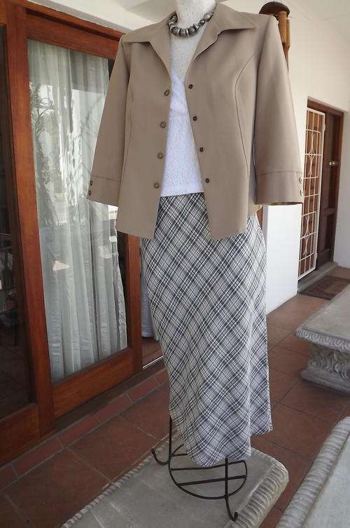 Blue & Beige Check A-Line Skirt with Elasticated Middle in size 10/34 by News Casuals-as new cond